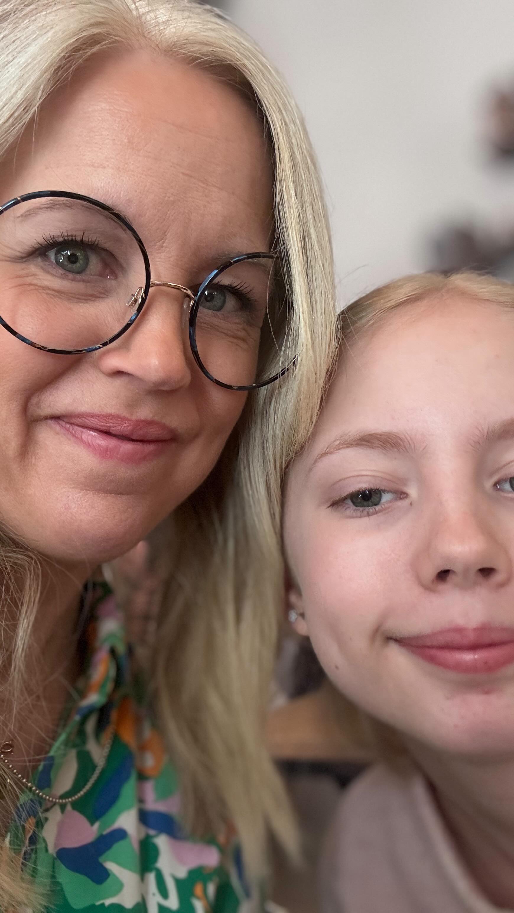 Startar påskledigheten med en mysig långfredagsbrunch på @engstromsfooddeli 🥂🦐🧀🥚🍬✨🐥🐓

Glad påsk! 💛